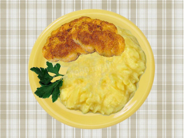 Mashed potatoes with hard cheese and garlic