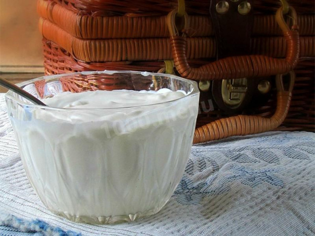 Sour cream from kefir