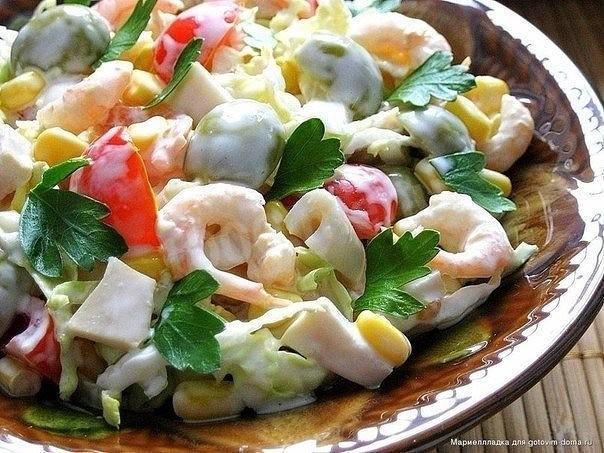 Salad with shrimp, squid, olives and corn