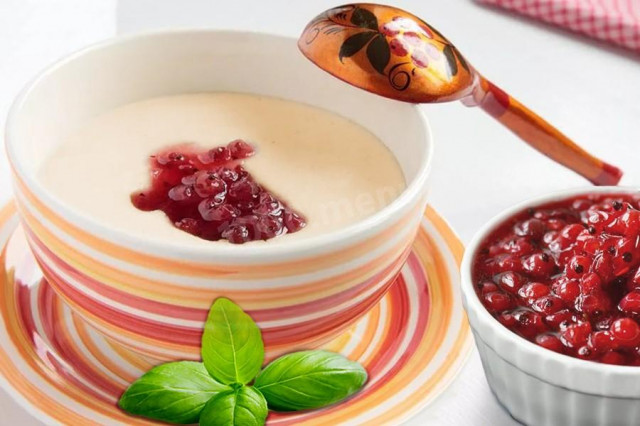 Semolina porridge on water with jam without milk