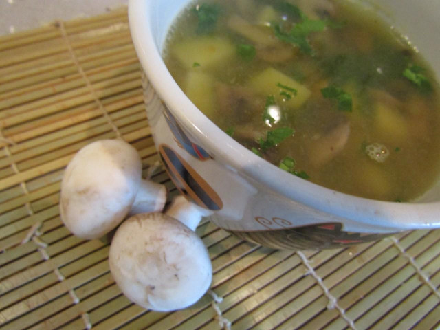 Mushroom soup with peas