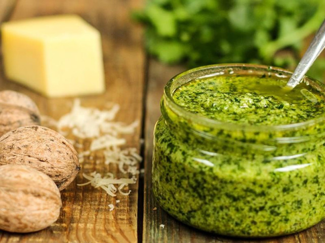 Pesto sauce with parsley for sandwiches