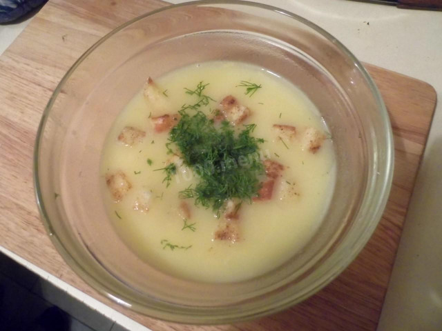 Cheese soup with potatoes and carrots