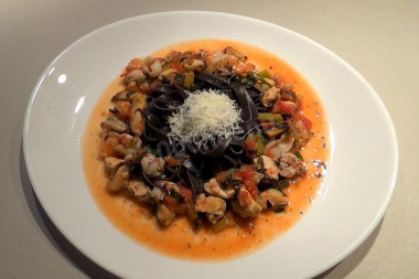 Pasta with cuttlefish ink with sauce