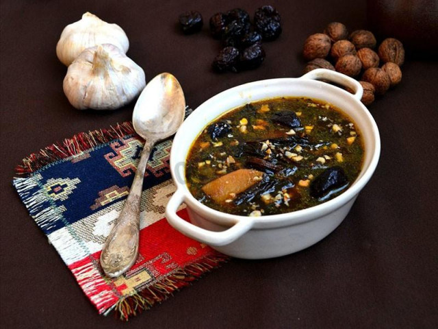 Aveluk soup with nuts and prunes