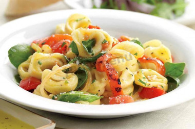 Tortellini with cheese