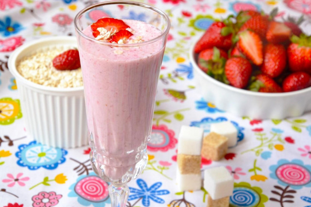 Strawberry-oatmeal cocktail