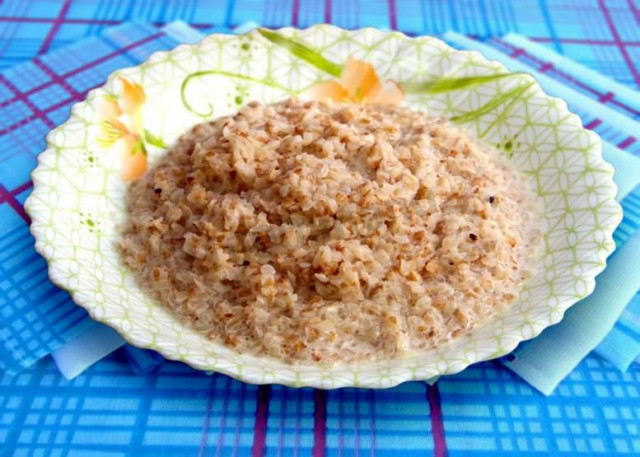 Milk porridge from crushed buckwheat