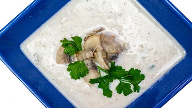 Mushroom puree soup with cream and nutmeg
