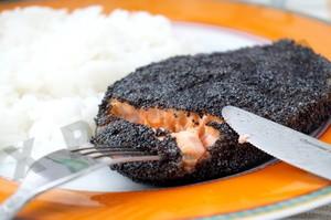 Fish in poppy seeds with tender rice