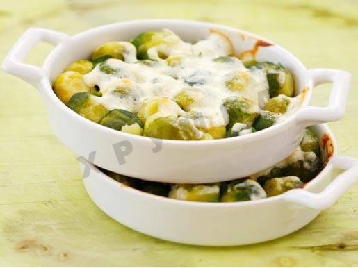Brussels sprouts with white sauce and cheese