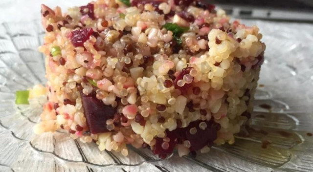 Beetroot salad with quinoa and bulgur