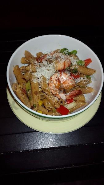 Whole grain pasta with shrimp and broccoli