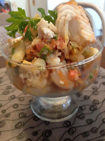 Fish salad with beans and vegetables