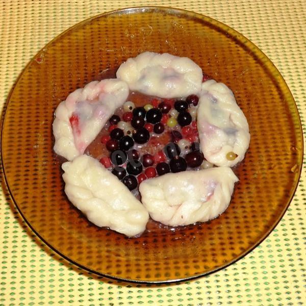 Dumplings with currants