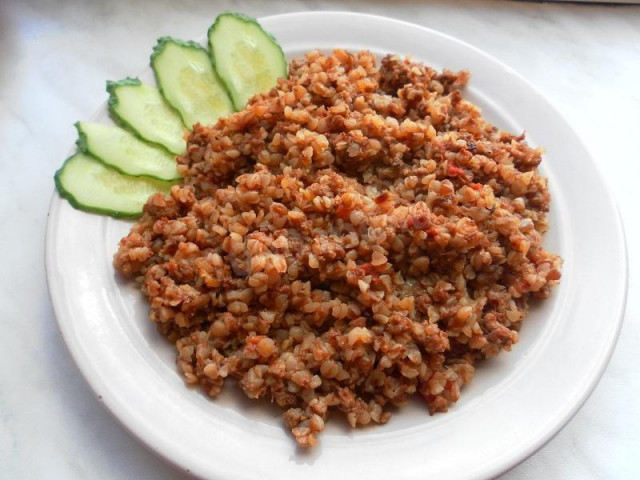 Buckwheat with minced meat and onions