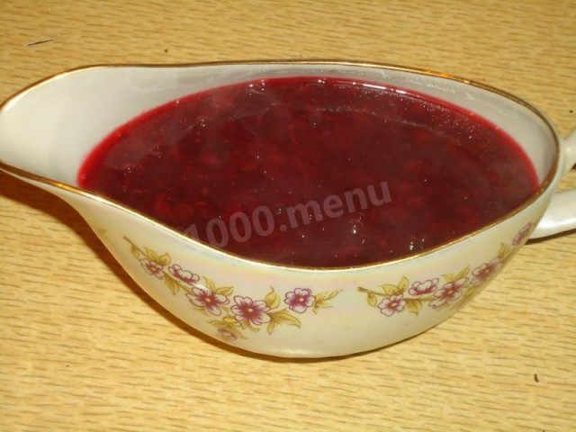 Cranberry sauce with starch, wine vinegar and broth