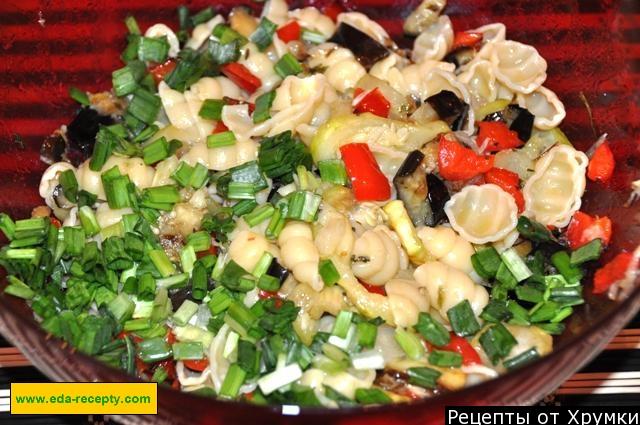 Pasta with eggplant, bell pepper and zucchini