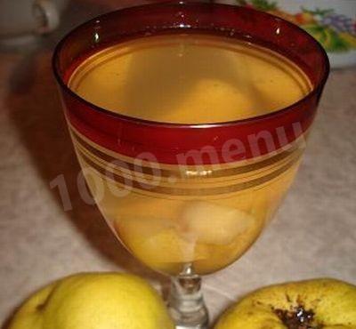 Quince compote with white wine