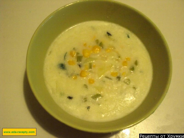 Creamy soup with corn and potatoes without meat