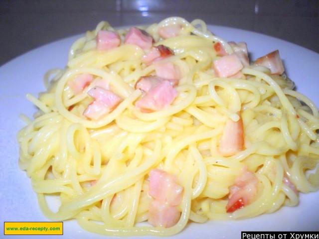 spaghetti carbonara with parmesan and bacon