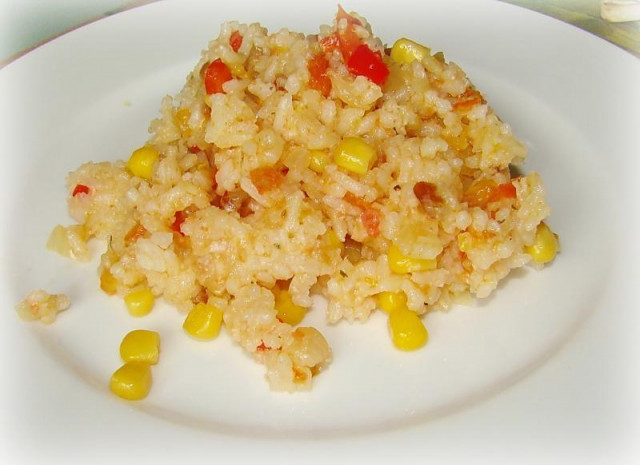 Rice with peanuts and vegetables to garnish with fish