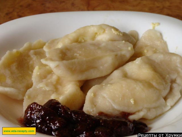 Fluffy dumplings with cottage cheese on milk