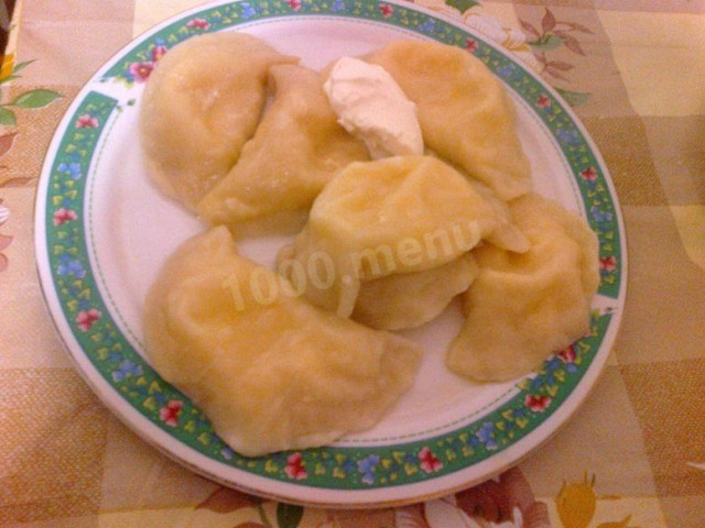 Dumplings in water and butter with suluguni