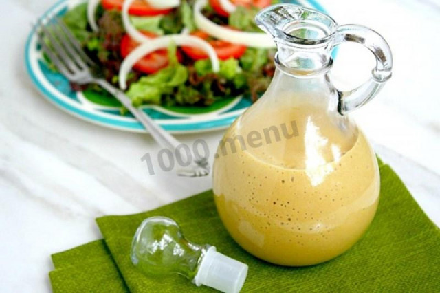 Mustard salad dressing, honey and wine vinegar