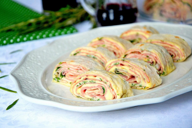 Pita bread roll with ham and cheese