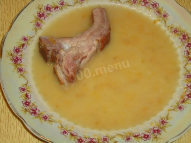 Pea soup with meat