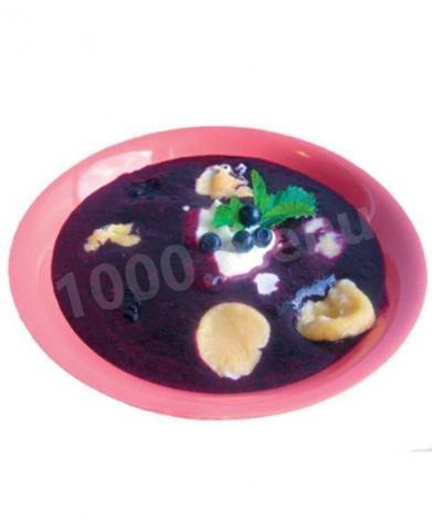 Blueberry soup with dumplings