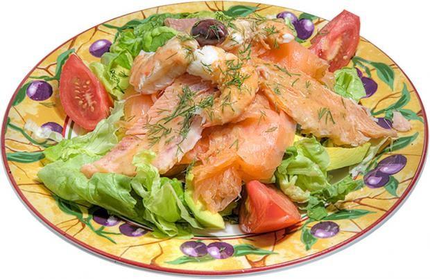 Royal salad with salmon and quail eggs