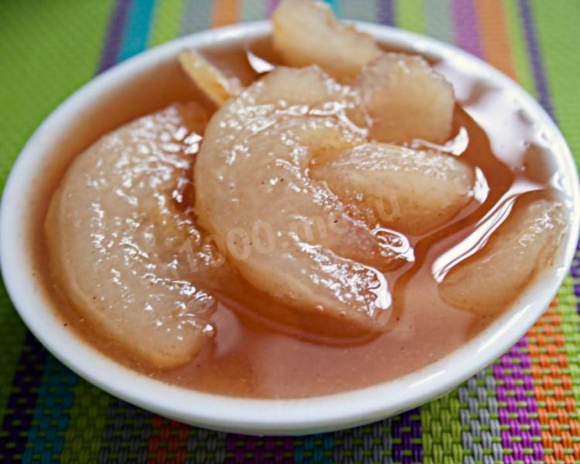 Pear jam with slices of citric acid