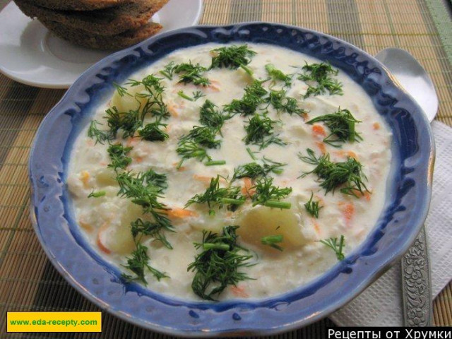 Mashed cheese soup with chicken, rice and potatoes