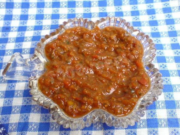 Nettle and schiritsa sauce with nuts (Akharshl syzbal)