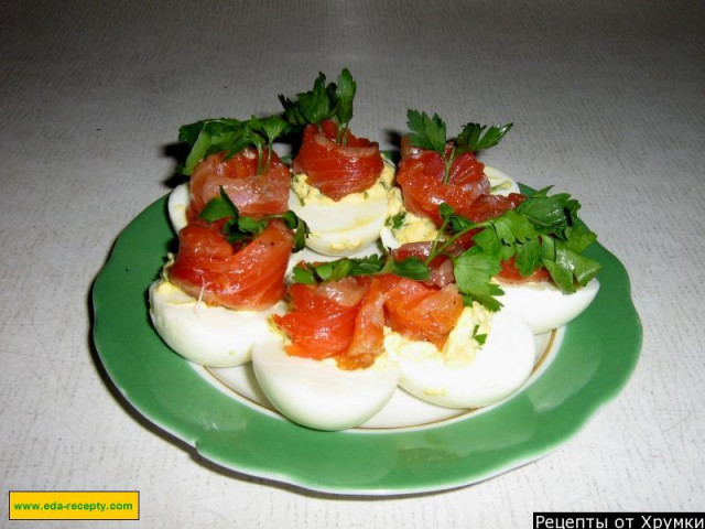 Eggs stuffed with salmon