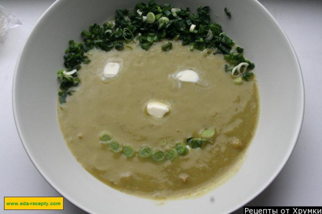 Soup with green peas