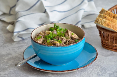 Chicken liver in sour cream with onions, fried in a pan