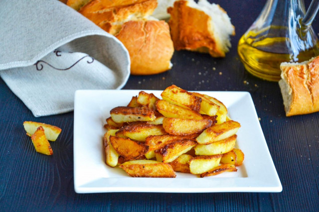 Fried potatoes with a golden crust