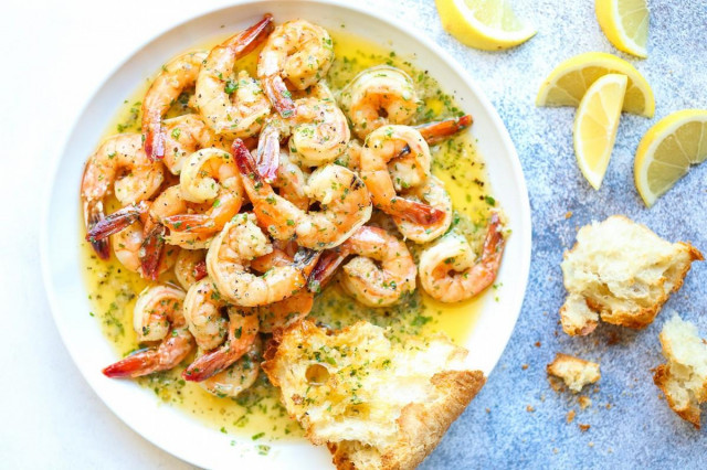 Fried shrimp in butter with garlic