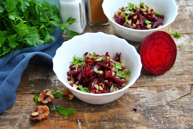 Fried beetroot salad