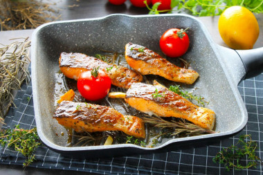 Pan-fried salmon steak