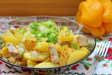 Fried pork with potatoes