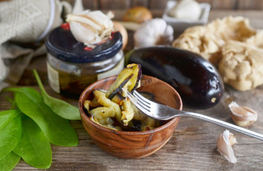 Fried eggplant for winter with garlic