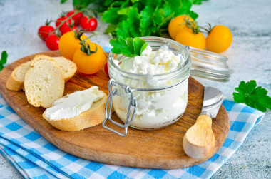 Cottage cheese made from frozen kefir