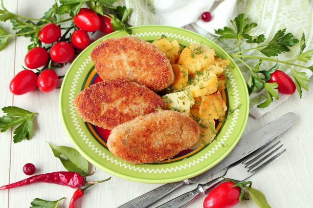 Pike fish cutlets in a frying pan without lard