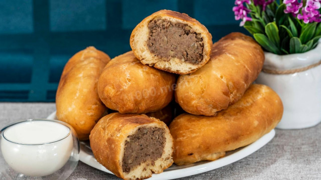 Fried kefir dough pies with liver and potatoes