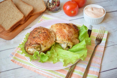 Fried chicken thighs with paprika