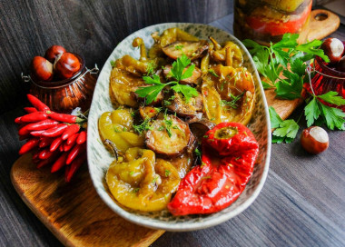 Eggplant snack for winter with bell pepper and garlic